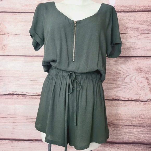 Lulu's Women's Rayon Romper - Picture 1 of 6